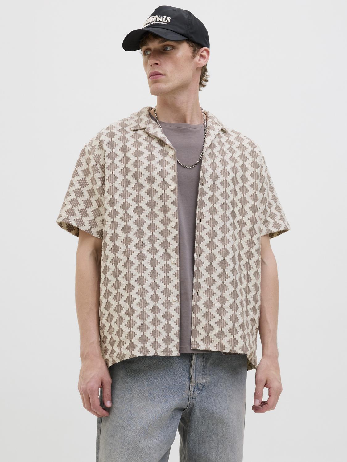 model_shot-front